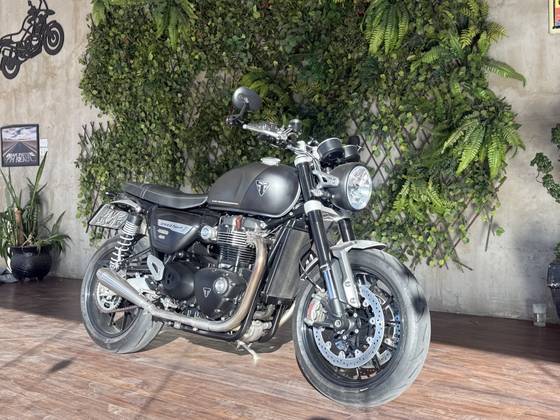 TRIUMPH SPEED TWIN 